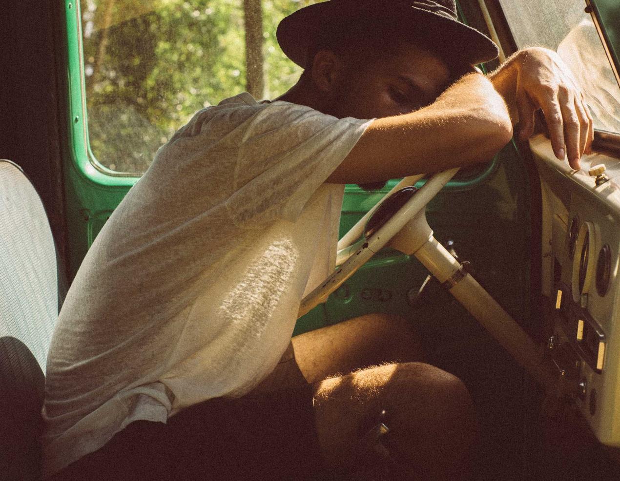 Vx批发小号：为什么想找代理公司注册